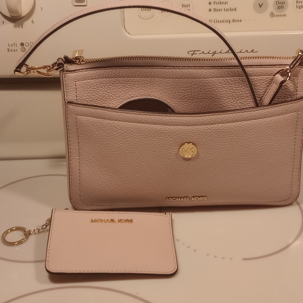 Michael Kors Purse and Small Wallet  Hardly Used Great Christmas Gift